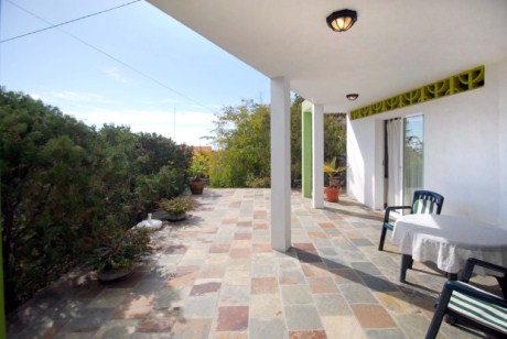 G�stehaus �berdachte Terrasse