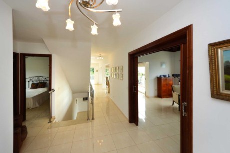 EG, Freundliches Entr�e