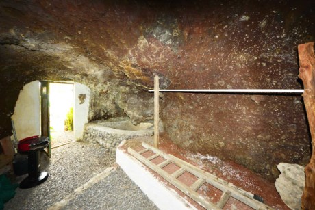 Höhle 1