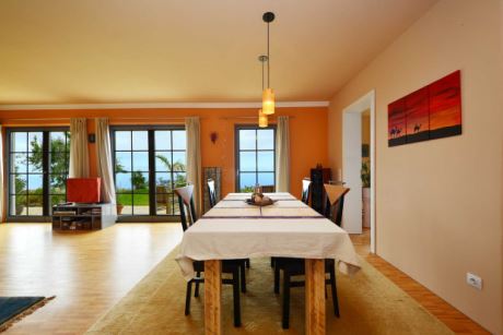 Wohnzimmer mit Essbereich