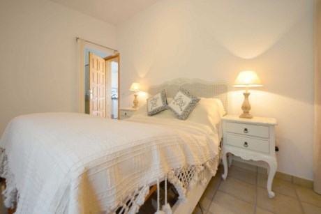 Bett Kopf- und Fußteil angehoben