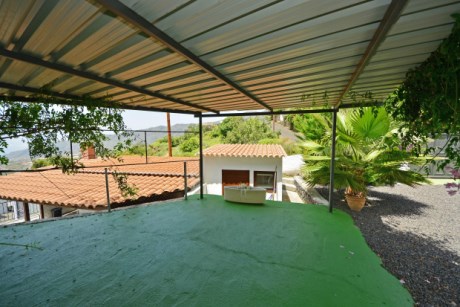 Carport und Lagerhäuschen