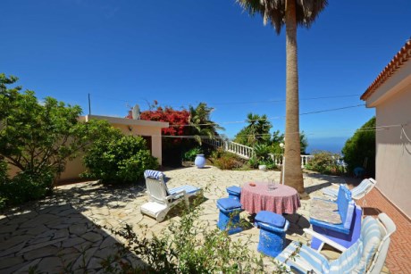 Gro�z�gige Terrasse v�llig Blickgesch�tzt