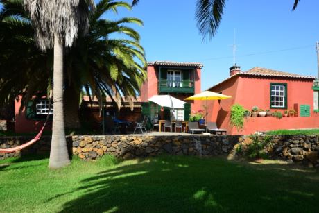 � mit original kanarischem Holzbalkon