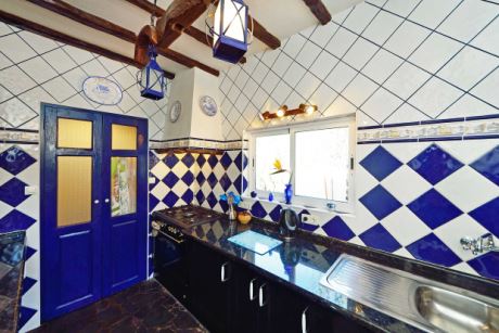 Küche Haupthaus mit sehr großem Herd