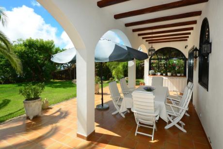 �berdachte Terrasse Haupthaus