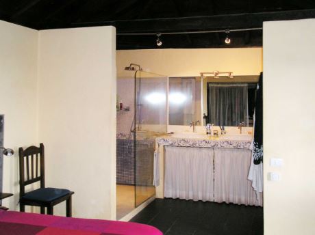 Haupthaus Schlafzimmer 1, Bad en suite