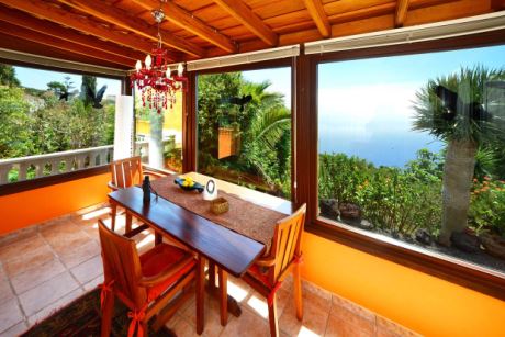 Wintergarten mit herrlichem Rundumblick