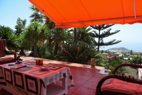 Haupthaus überdachte Terrasse