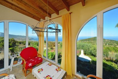 Wintergarten mit herrlichem Blick