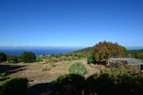 Gro�z�gig angelegte Gartenterrassen