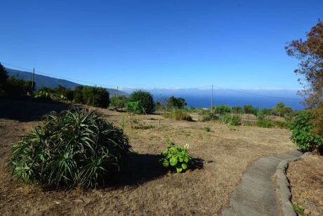 Gro�z�gig angelegte Gartenterrassen