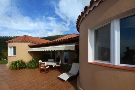 Geschützte Terrasse mit fantastischem Meerblick