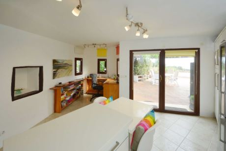 Küche mit Arbeitsbereich