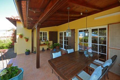 Überdachte Terrasse mit …