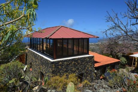 Haupthaus mit Panorama-Wintergarten