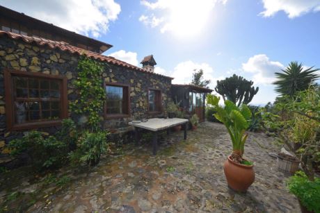 Patio zwischen Haupt- und Gästehaus