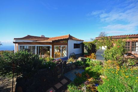 Haupthaus und G�stehaus Ansicht von Osten