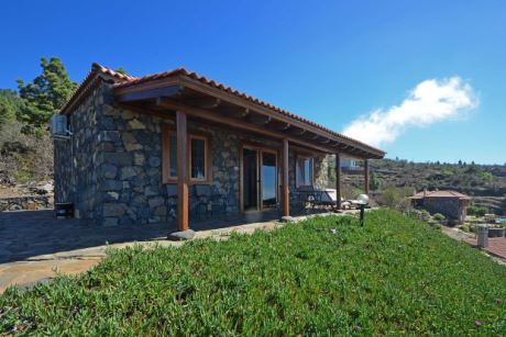 G�stheaus von Nordwesten