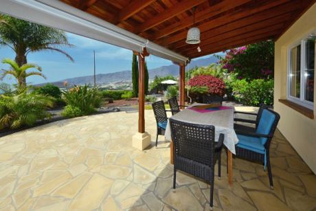 �berdachte Westterrasse