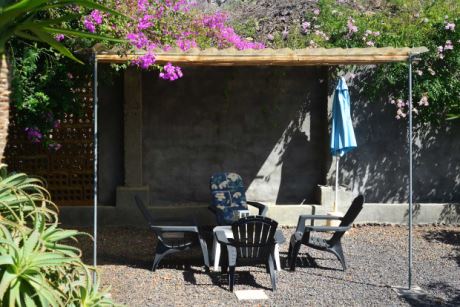 Beschattete Terrasse im Garten