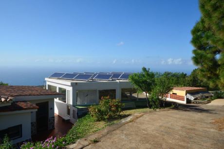 Wohnhaus, Garage mit Photovoltaikanlage, Werkstatt