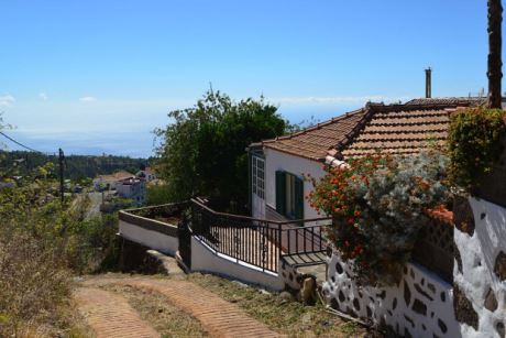 G�stehaus von Osten