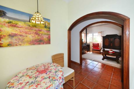 G�stehaus K�che Durchgang Wohnzimmer