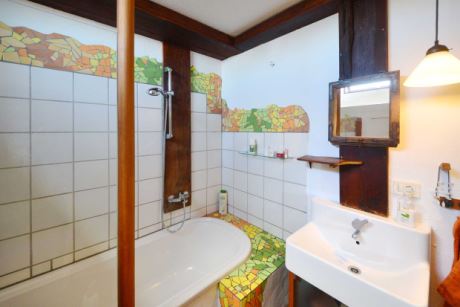 EG Badezimmer, schöne Details aus Teaholz