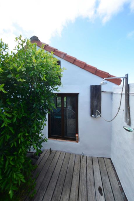 Außendusche am möglichen Gästehaus