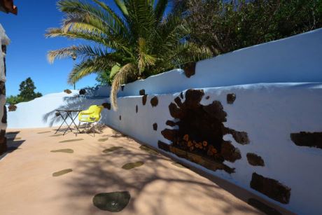 Gesch�tzte Terrasse hinter dem historischen Teil