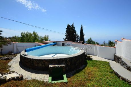 Pool mit W�rmepumpenheizung und Abdeckung