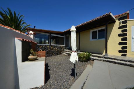 �berdachte Terrasse und Au�enk�che