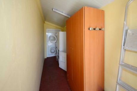 Hauswirtschaftsraum mit Waschmaschine und W�schetrockner