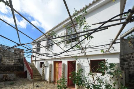 Sanierungsbed�rftiges Wohnhaus