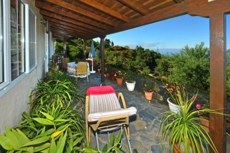 �berdachte Westterrasse