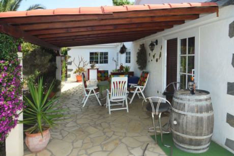 G�stehaus und Haupthaus, �berdachte Terrasse