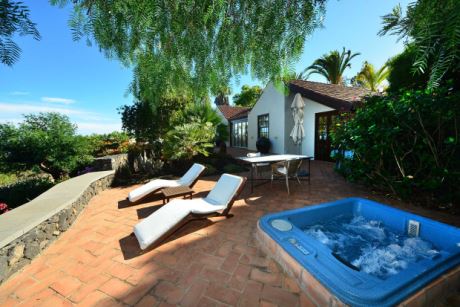 Hauptterrasse mit Jacuzzi