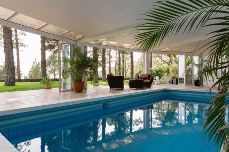 Hallenbad im EG der Villa