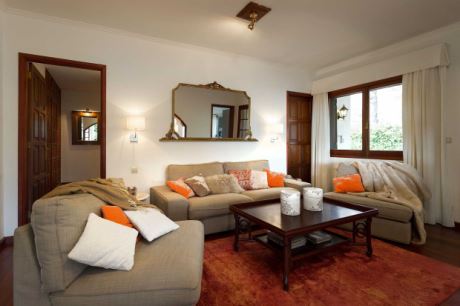 Villa OG weitläufiger Salon