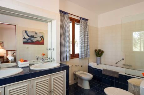 Villa OG Badezimmer 1