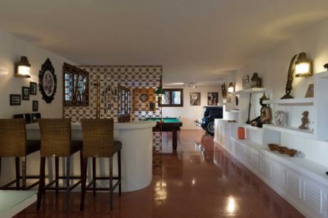 Villa EG 'leisure room' mit Billardtisch, Bar und …