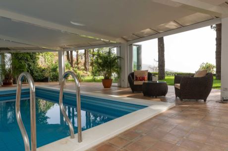 Villa, Hallenbad mit Meerblick