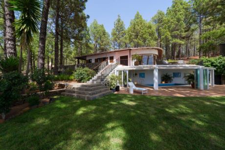 Villa von Westen