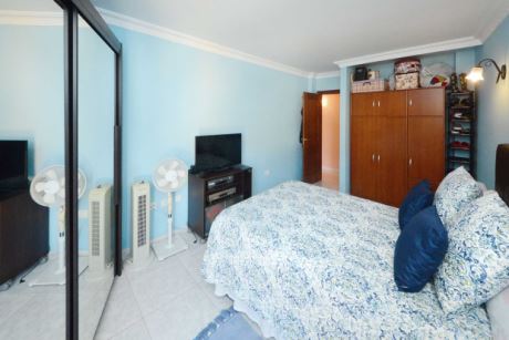 Schlafzimmer 1