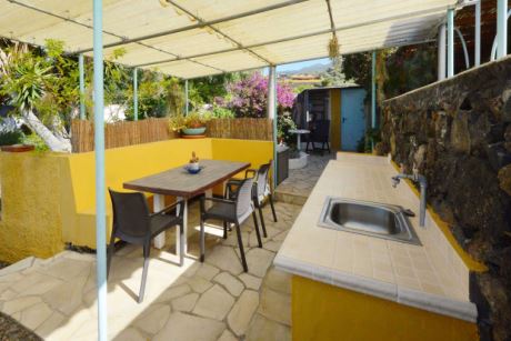 Überdachte Terrasse mit Außenküche