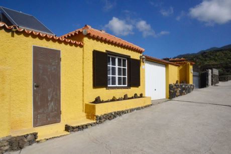 Ansicht von Südwesten/Garage