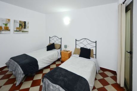Schlafzimmer 2
