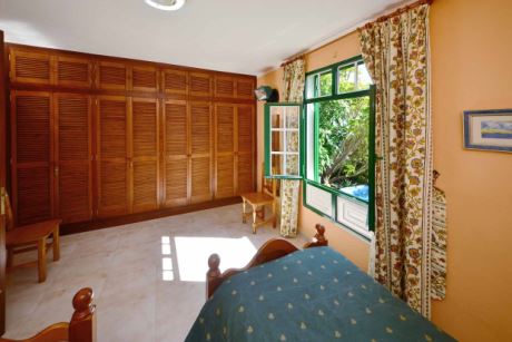 Schlafzimmer 1
