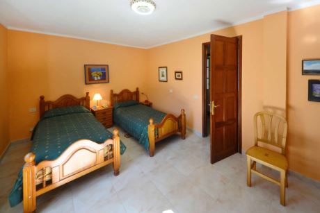 Schlafzimmer 1